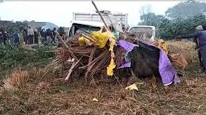 sidhi,Uncontrolled truck, rammed,crude house, woman died