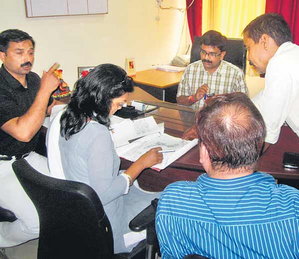 कोलार में छापा ,अफसरों ने छिपाई फाइलें