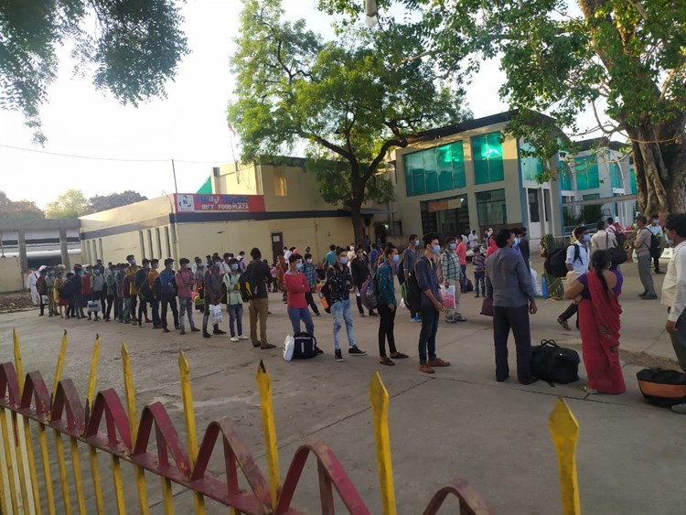 katni, Special train ,arrived from Hyderabad, Katni carrying, 997 laborers