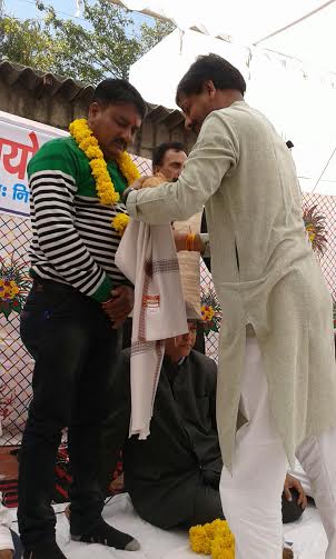 पीपुल्स के मनोज चौरसिया का सम्मान