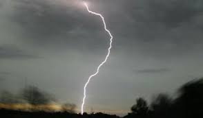 umaria,One dead, three injured ,due lightning fall