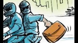 sehore, Bike riding, miscreants looted ,nine lakh rupees, broad dayligh,toll plaza worker