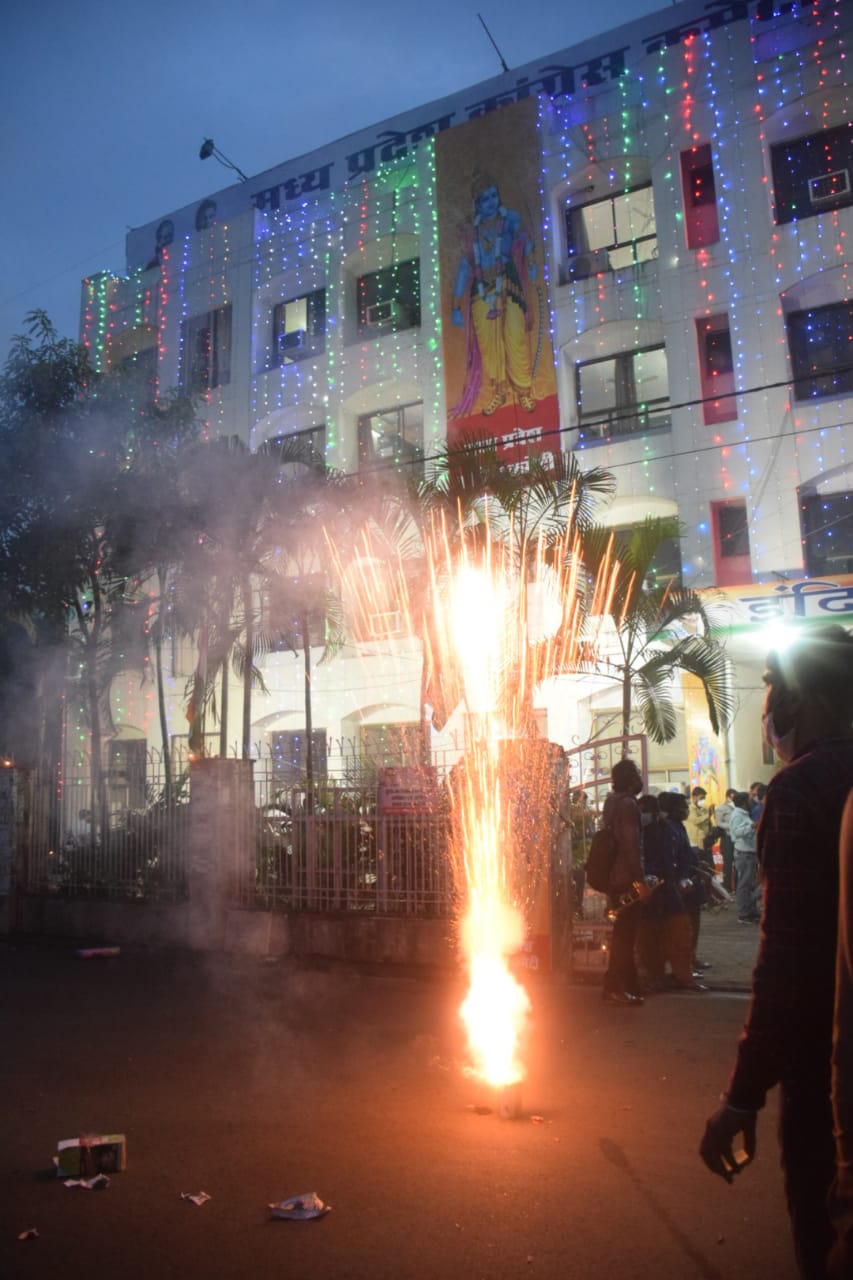 bhopal, Slogans , Jai Shri Ram,echoed, state Congress office