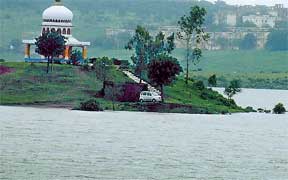 नए सीमांकन के बाद टूटेंगे कलियासोत किनारे के निर्मा