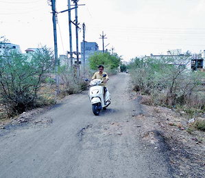 हैंडओवर की गई कॉलोनियों के हाल बेहाल