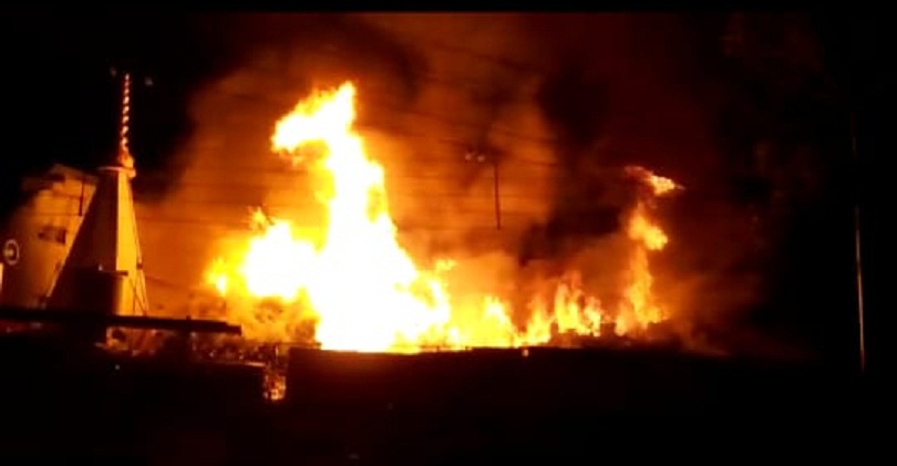 jabalpur, Fire in shops, after short circuit , transformer, efforts continue