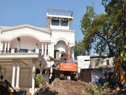 jabalpur, hammer administration, second day ,betting house , Congress leader