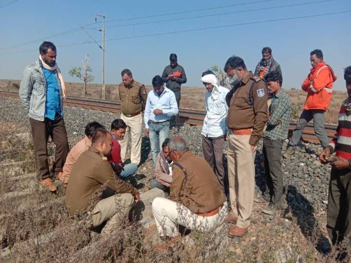 sagar,Minor-loving couple, commits suicide,train, gets suicide note ,prasad by chance