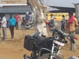 Dindori, Two youth riding,bike injured, passenger vehicle collision