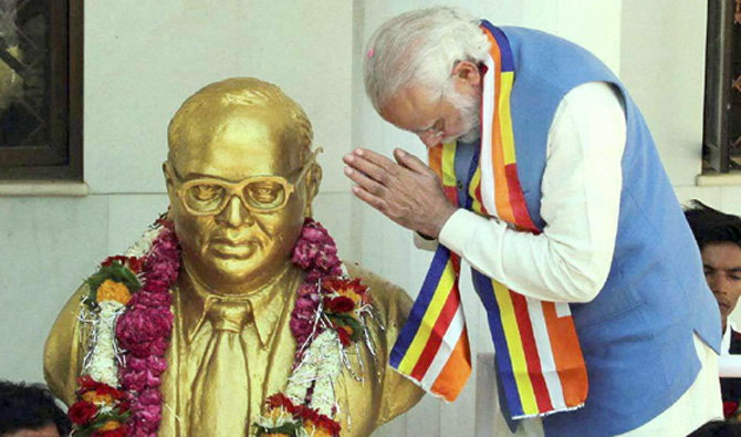 मोदी ऐसे पहले पीएम हैं जो आंबेडकर की महू स्थित जन्मस्थली पहुंचे।