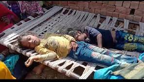 Dewas, Father burnt himself ,after throwing two innocent children , well, killing all three