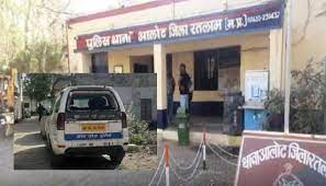 Ratlam,300 people,were watching Ramlila, lockdown, police stopped 