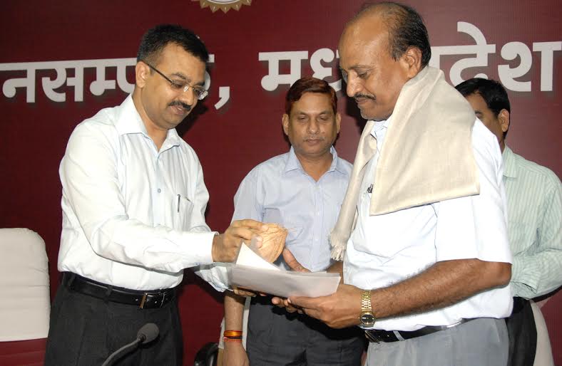 जनसम्पर्क में  सेवानिवृत्ति पर भावभीनी विदाई