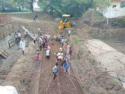ratlam,Iron net fell, during culvert construction, one worker died