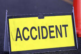 sagar, Bus and truck collide, five passengers injured