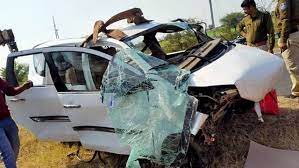 ratlam,Speed ​​wreaks havoc, car collided