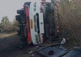 umaria,Uncontrolled bus, full of passengers ,overturned 