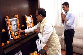 bhopal,Chief Minister Chouhan ,garlanded 