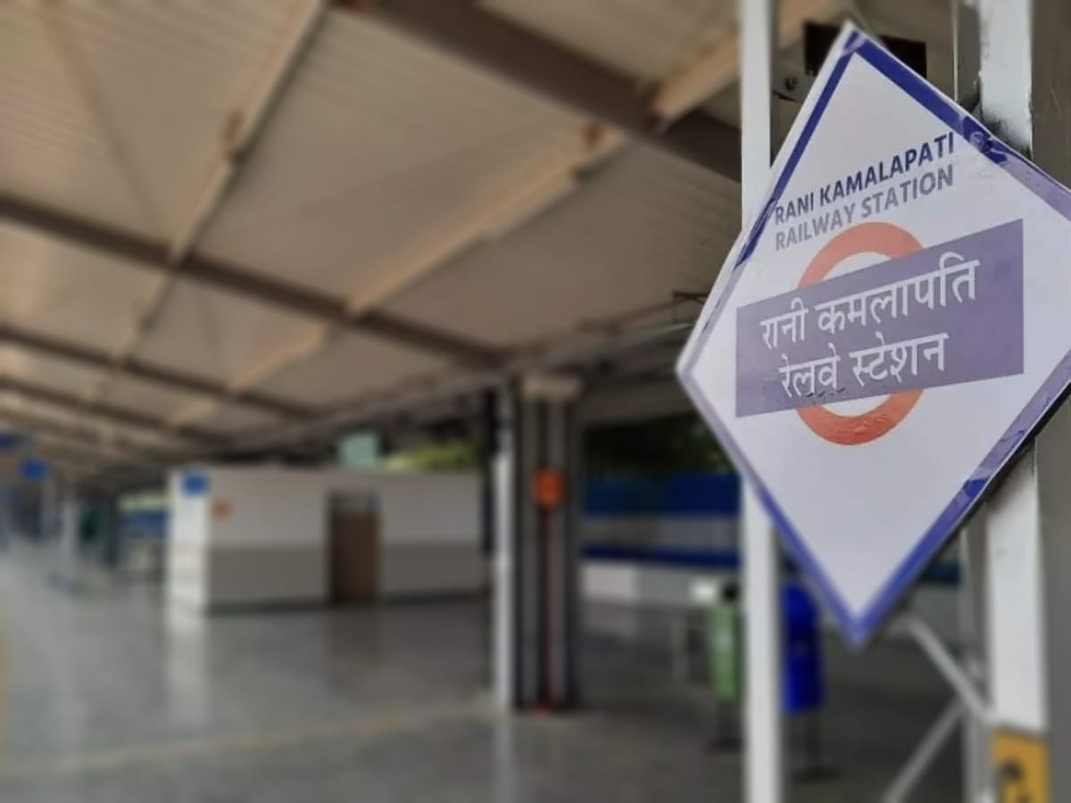 रानी कमलापति की पार्किंग में कपल्स के दारू का अड्डा