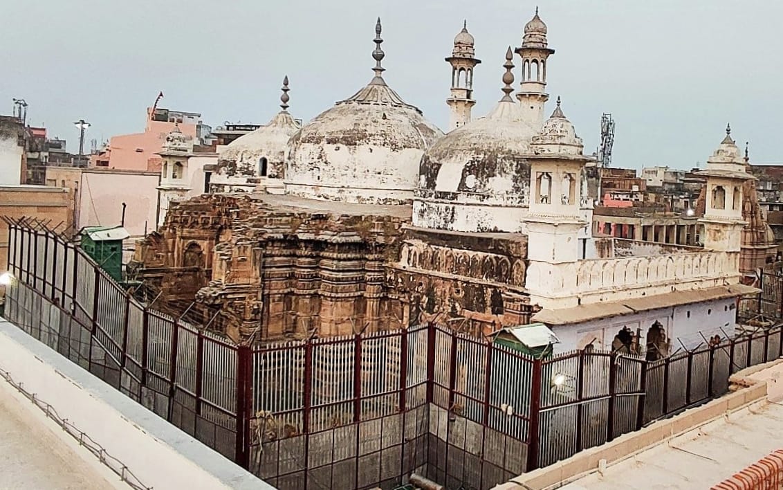 सर्वे के दौरान ज्ञानवापी मस्जिद में मिला शिवलिंग