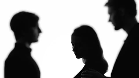 लव ट्रायंगल का  दर्दनाक अंत  हत्या के बाद घर  में बनाई दोस्त की कब्र