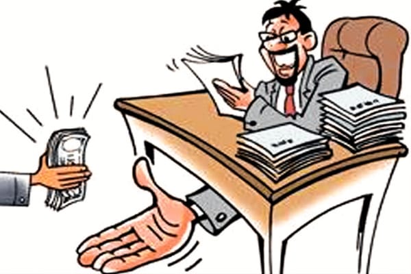 सतना में रंगे हाथों रिश्वत लेते पकड़ाया डिप्टी रेंजर