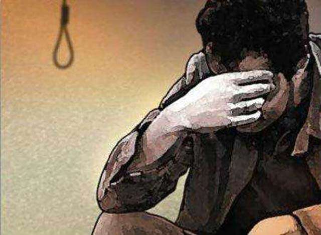 पत्नी ने की दूसरी शादी तो फंदे पर झूला युवक