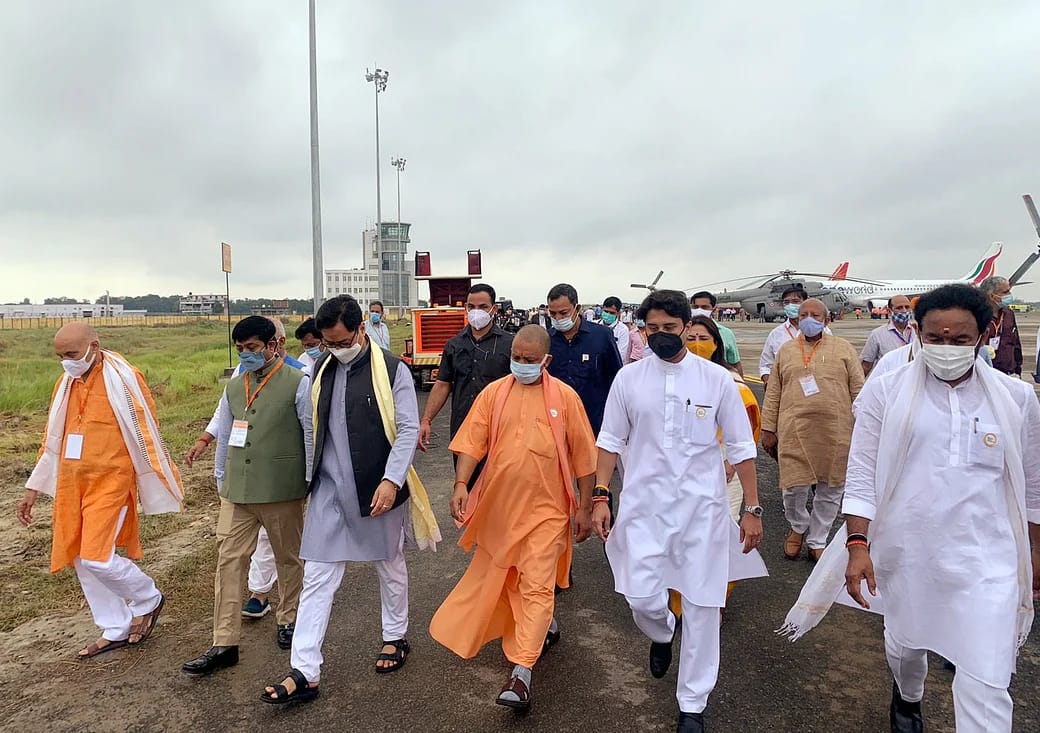 ज्योतिरादित्य सिंधिया और योगी आदित्यनाथ की फोटो वायरल