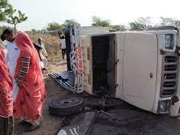 बड़ा हादसा बारातियों से भरी पिकअप पलटने से 5 लोगों की मौत