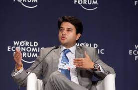 ज्योतिरादित्य सिंधिया पार्टी की पंक्ति में  समर्थकों को टीम में रहना सिखाया