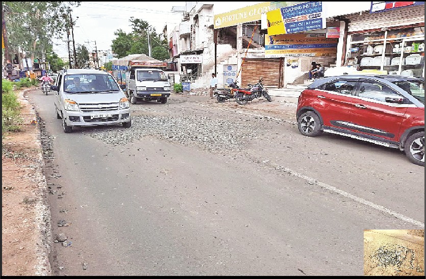 वोट मांगने वालों से जनता कह रही वोट तो दे देंगे नेताजी लेकिन