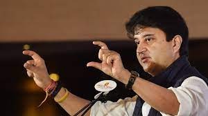 घर में हर शख्स पत्नी के आगे नतमस्तक ही रहता है  सिंधिया ने क्यों कहा ऐसा