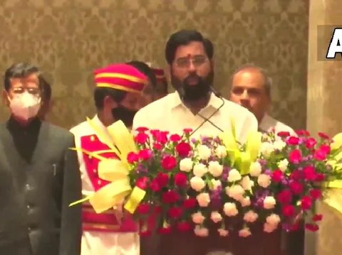 कांग्रेस के 5 विधायक सहित 21 अनुपस्थित शिंदे सरकार को मिला 164 विधायकों का साथ  