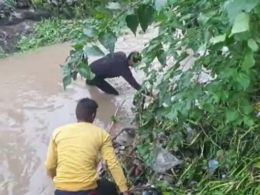 इंदौर में नाली में बहने से 16 साल का बच्चे की मौत