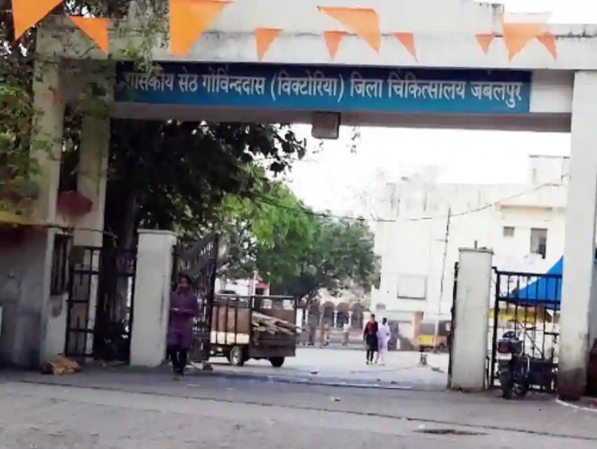 सरकारी अस्पताल में न मिला डाक्टर न मिली एम्बुलेंस