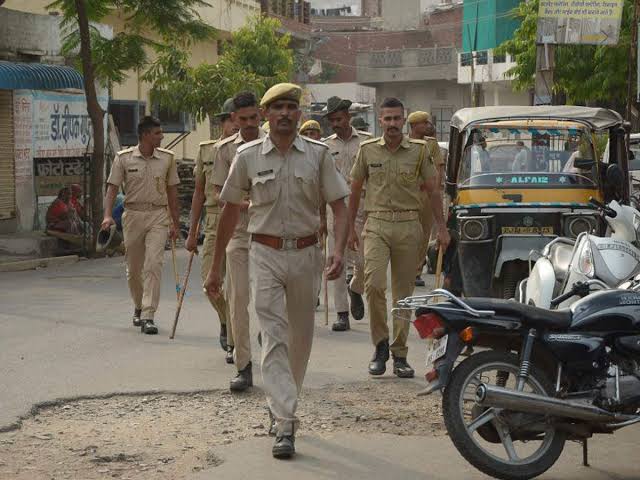 कोचिंग से आधा घंटा देरी से पहुंची बेटी फर्श पर कई बार पटका सिर