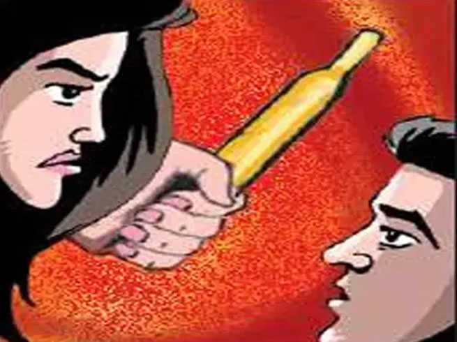 पति को प्रताड़ित करने वाली महिला शिक्षक सस्पेंड