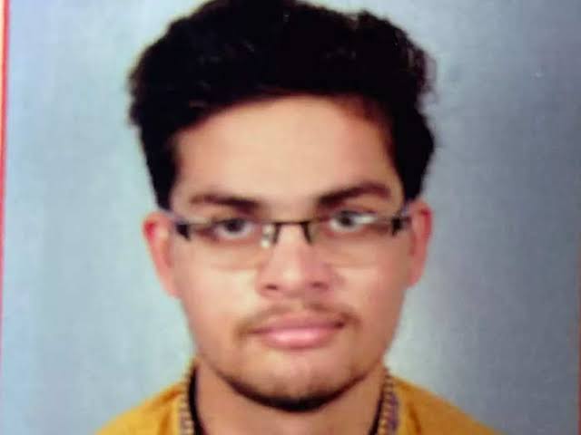 पेड़ पर लटका मिला मैकेनिकल इंजीनियरिंग कर रहे स्टूडेंट का शव