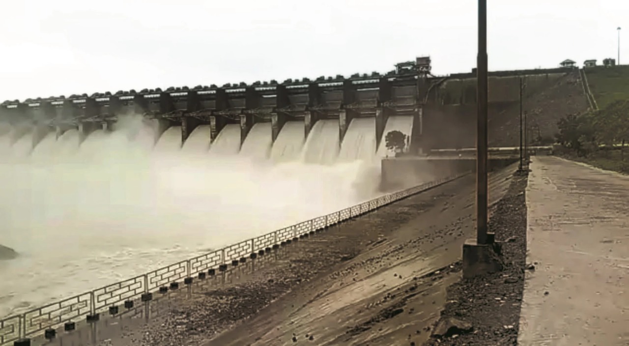 देश में लगातार बारिश से बुरे हालात राजस्थान के 200 और मध्यप्रदेश के लगभग 50 डैम ओवरफ्लो 