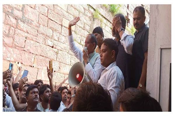 शिवराज ने कहा बाढ़ से हुए नुकसान का सर्वे करवाकर राहत राशि दिलाई जाएगी 