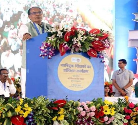 शिक्षकों को लेकर मुख्यमंत्री का सम्बोधन कहा शिक्षक नौकर नहीं बच्चों का भविष्य गढ़ने वाले गुरू हैं