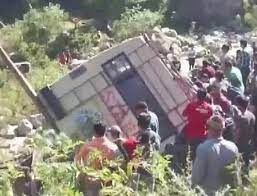 जम्मू कश्मीर में बस हादसा 12 की मौत 30 घायल राष्ट्रपति ने किया शोक व्यक्त 