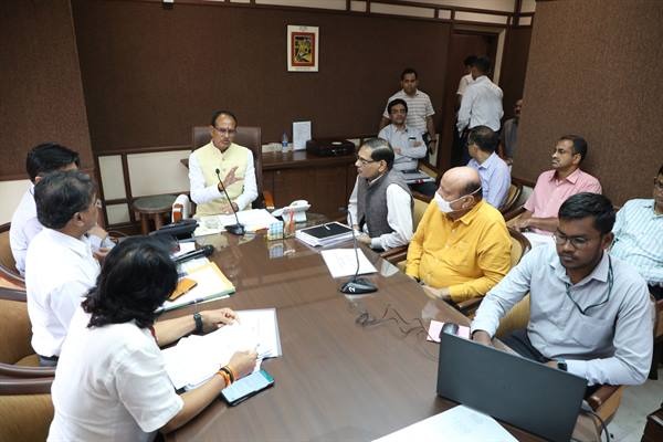 प्रधानमंत्री के मध्यप्रदेश दौरे की तैयारियों का मुख्यमंत्री शिवराज ने लिया जायजा 