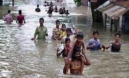 भारी बारिश से जनजीवन अस्त-व्यस्त