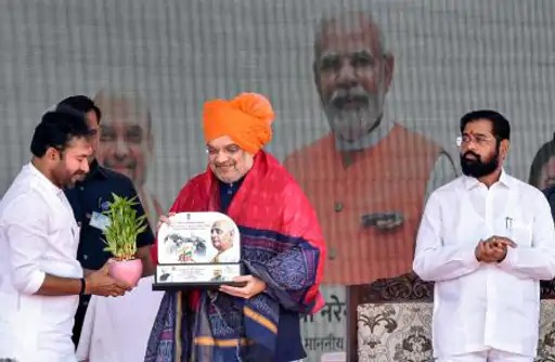 हैदराबाद में अमित शाह के काफिले के आगे टीआरएस नेता ने लगायी कार 