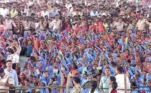 जन्मदिवस के मौके पर माँ के पास न जाने के कारण भावुक हुए प्रधानमंत्री 