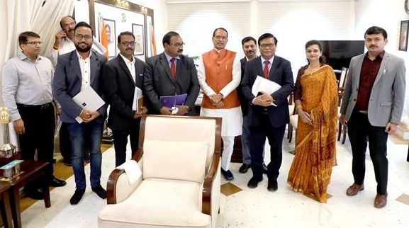 दलित इंडियन चैंबर ऑफ कॉमर्स के फाउंडर चेयरमेन और अधिकारीयों से मुख्यमंत्री की भेंट 