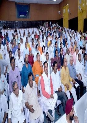 महाकाल लोक की लोकार्पण आयोजक समिति की बैठक में शामिल हुए सीएम शिवराज 