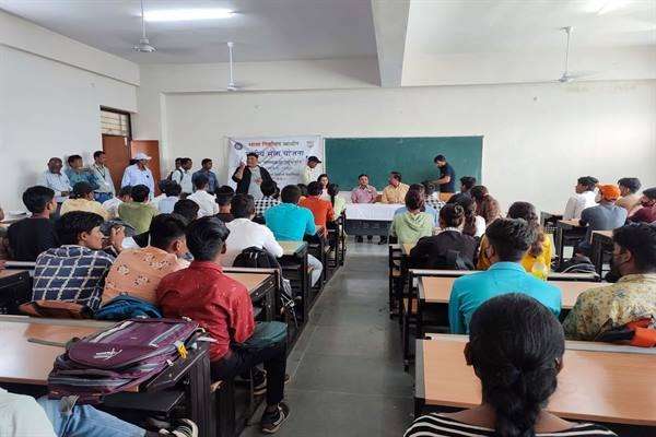 निर्वाचन सदन अधिकारी ने बताई वोटर हेल्पलाइन एप से मतदाता सूची में नाम जुड़वाने की प्रतिक्रिया 