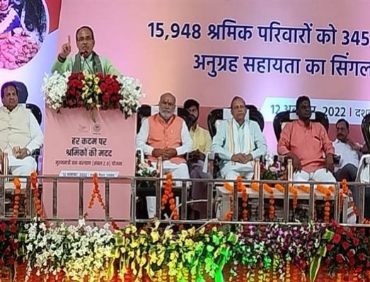 सीएम शिवराज ने कहा हर पात्र व्यक्ति तक पहुँचेगा शासकीय योजनाओं का लाभ 